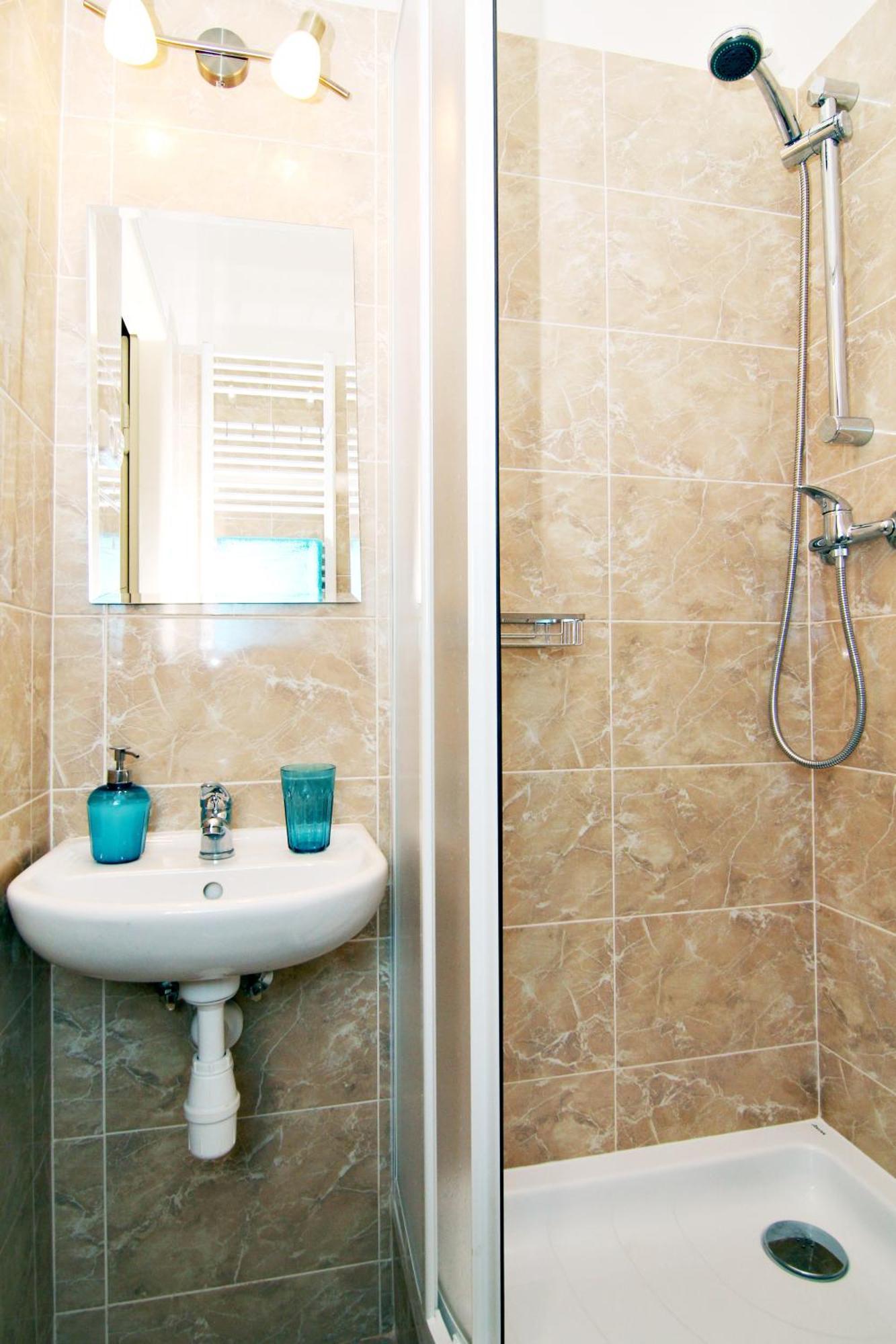 With 2 Bathrooms Praga